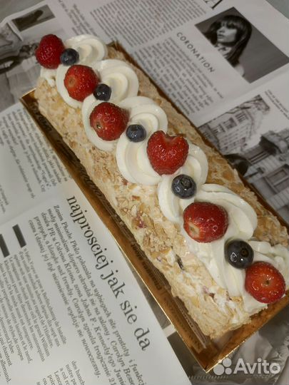 Орешки, трубочки со сгущенкой. Меренговый рулет