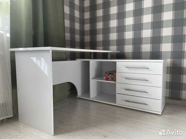 Письменный стол