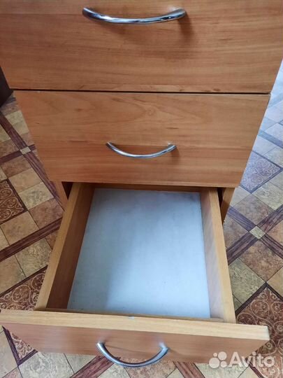 Угловой компьютерный стол