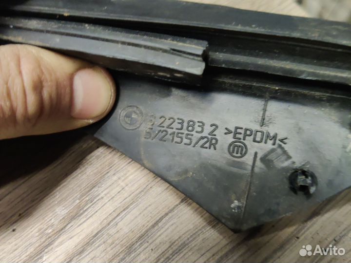 Уплотнитель передней правой двери BMW E66