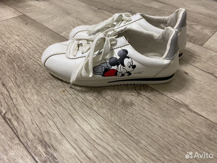 Кроссовки