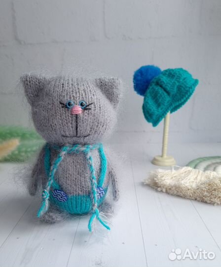 Вязаная игрушка кот рыбак
