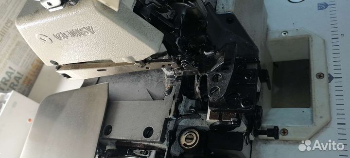 Промышленная швейная машина оверлок