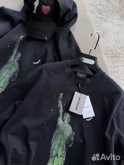 Классная футболка Balenciaga