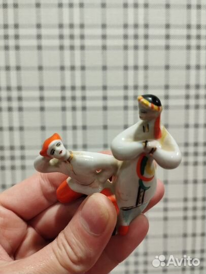 Статуэтка фарфор