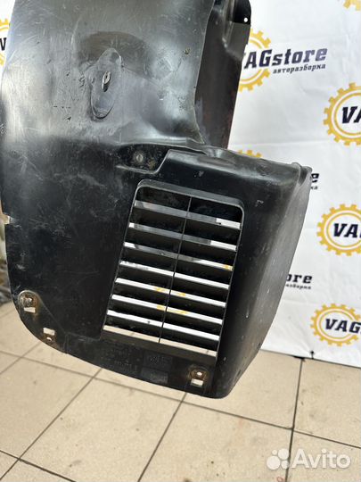 Подкрылок правый передний Audi TT 8N