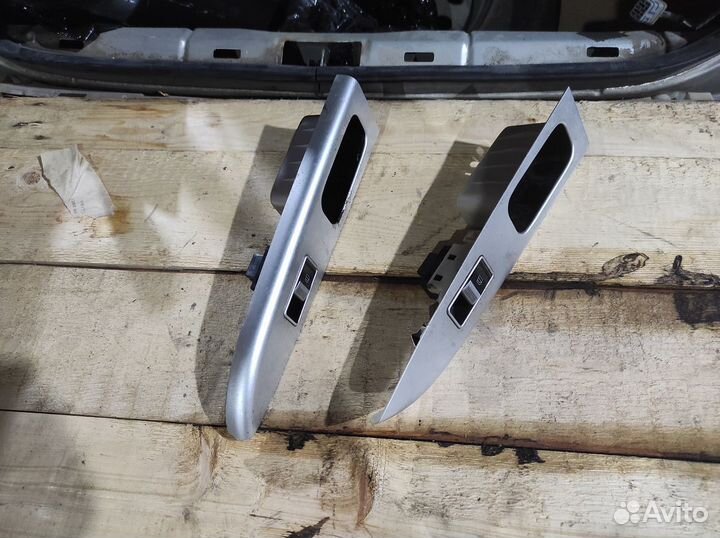 Кнопка стеклоподъемника с накладкой солано