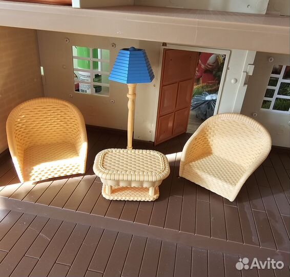 Домик кукольный