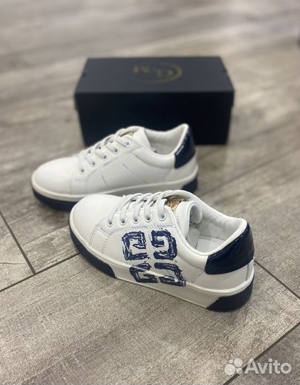 Кроссовки детские