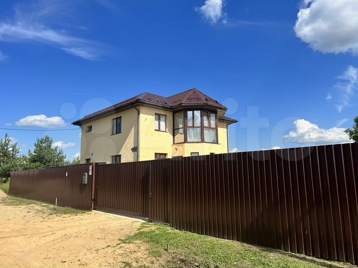 Коттедж 180 м² на участке 12 сот.