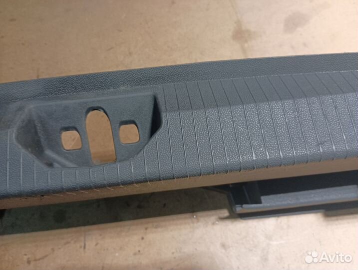 Накладка замка багажника Opel Corsa D