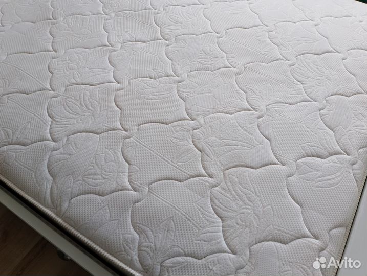 Кровать с матрасом 160 на 200