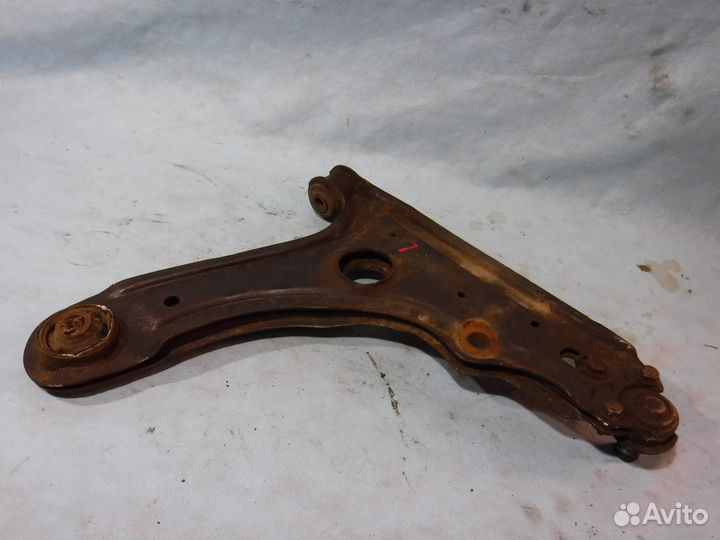 Рычаг передний левый Amulet A15