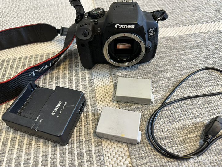 Зеркальный фотоаппарат canon 700d и 2 обьектива