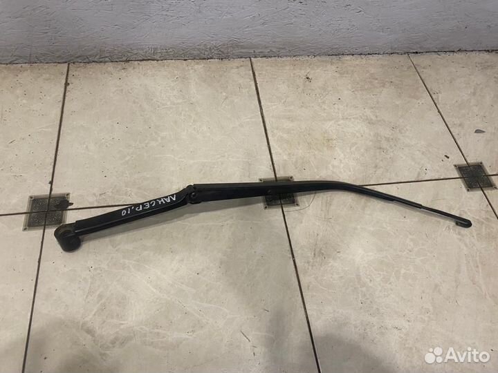 Поводок дворника правый Mitsubishi Lancer 10