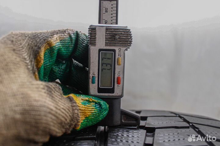 Dunlop Winter Maxx WM01 245/45 R19 и 275/40 R19 98T