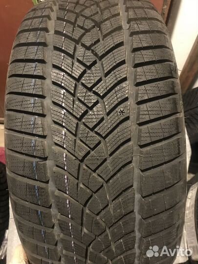 Goodyear UltraGrip Performance+ 245/40 R19 98V