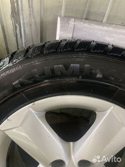 Kumho I'Zen KW22 215/65 R16