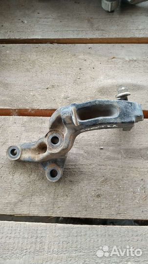 Кронштейн двигателя правый Киа Спектра