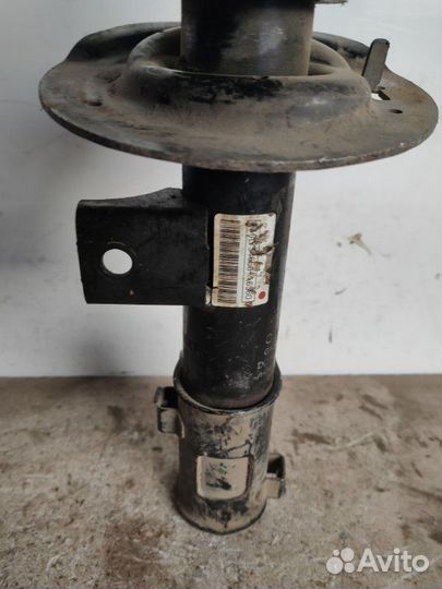 Амортизатор передний левый Hyundai I30