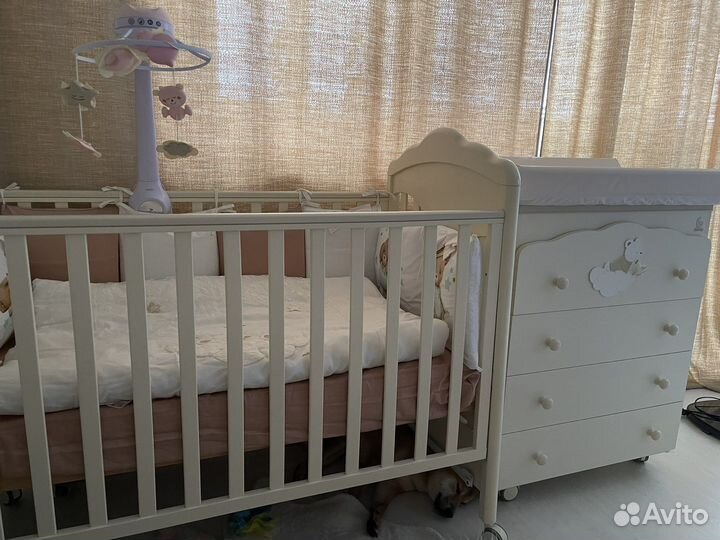 Комплект детской мебели кроватка и комод