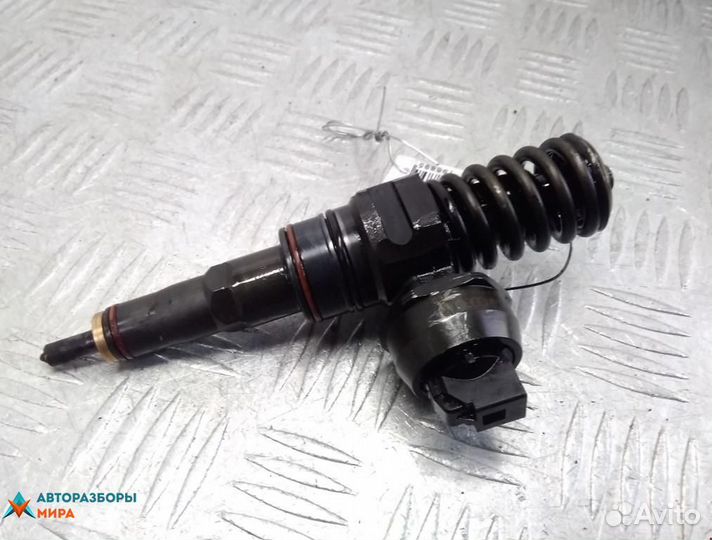 Форсунка Volkswagen Polo 4 2003 038130073AG