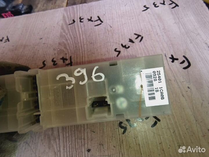 Блок управления стеклоподъемниками передний левый