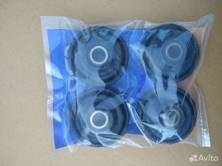 Демпфер крепления кпп 15604957 Volvo BL