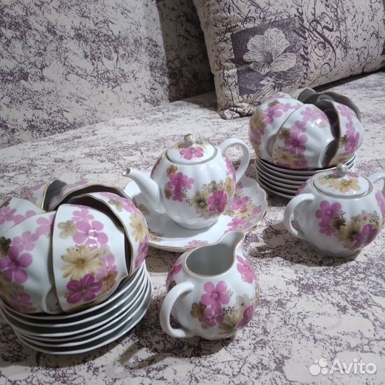 Фарфоровый чайный сервиз