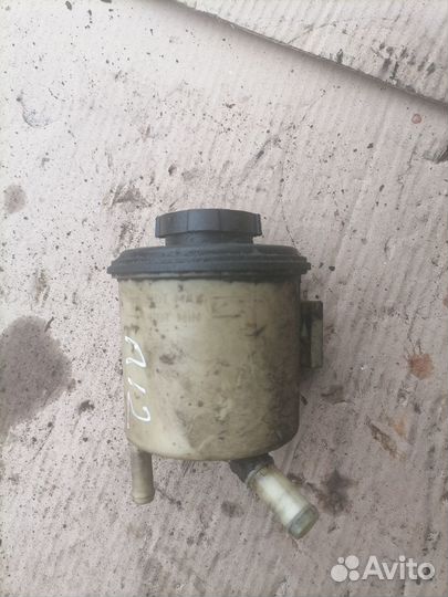 Бачок гур Ниссан примера П12