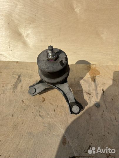 Подушка двигателя Toyota camry v55