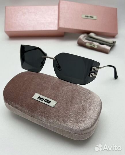 Солнцезащитные очки Miu Miu