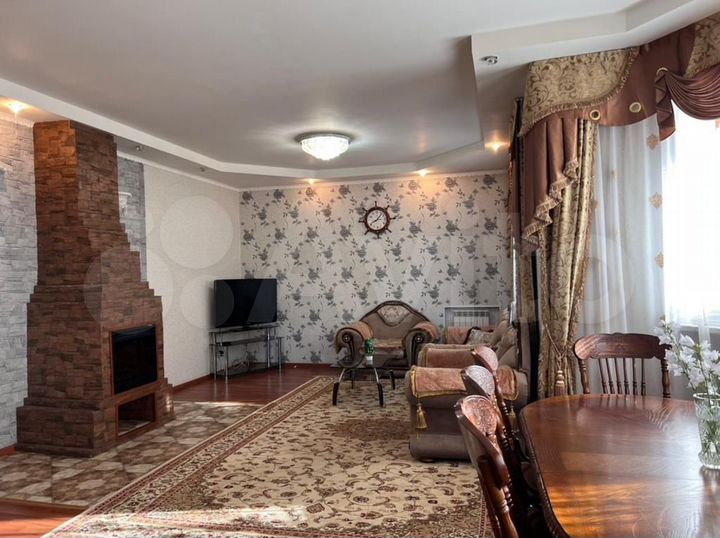 Коттедж 256 м² на участке 10 сот.