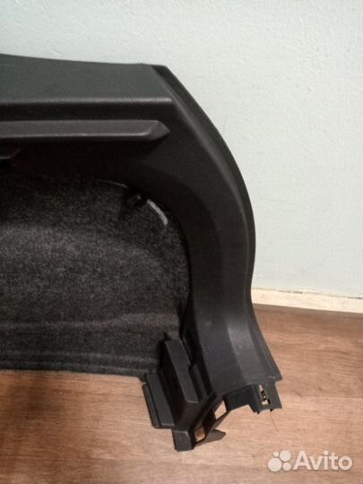 Обшивка багажника правая Volkswagen Polo хетчбек