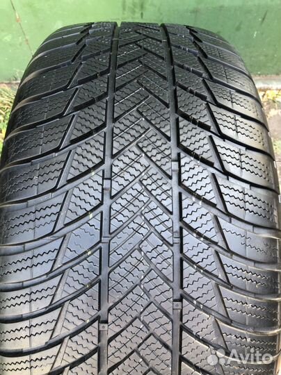 Bridgestone Blizzak LM-001 285/45 R21 113
