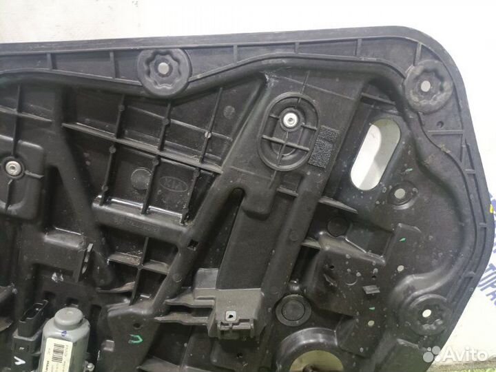 Стеклоподъемник передний правый Kia Optima седан