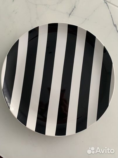 Тарелка большая 31см черно/белая IKEA