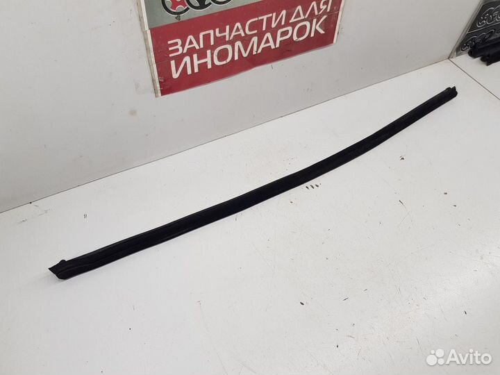 Накладка двери передняя правая (Kia Sorento)