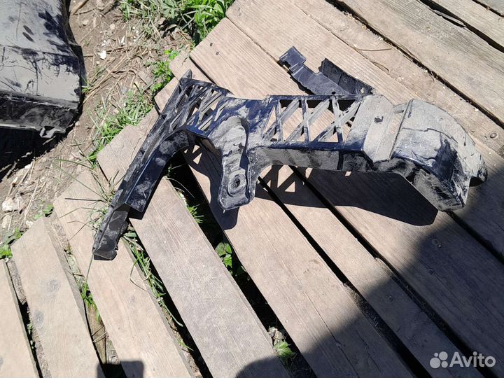 Кронштейн бампера задний правый Mercedes-Benz