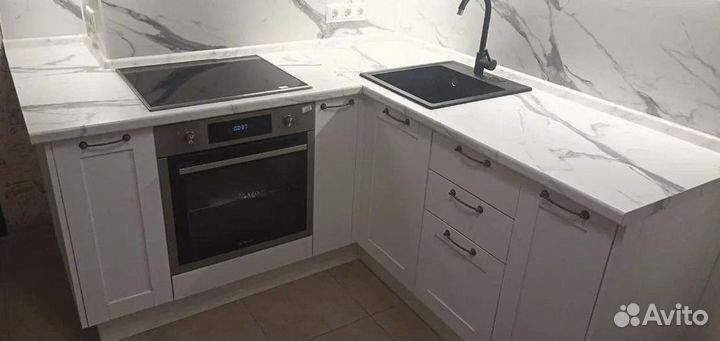 Кухня угловая в наличии