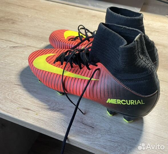 Детские футбольные бутсы