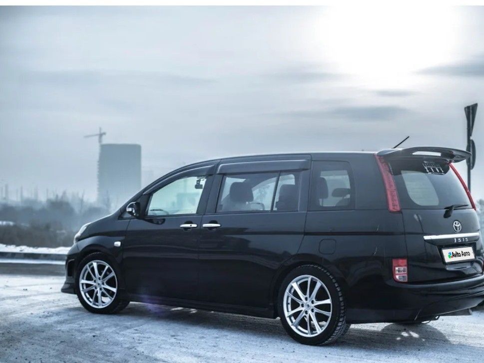 Toyota Isis: фото из отзыва