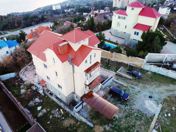 Дом 400 м² на участке 12 сот.