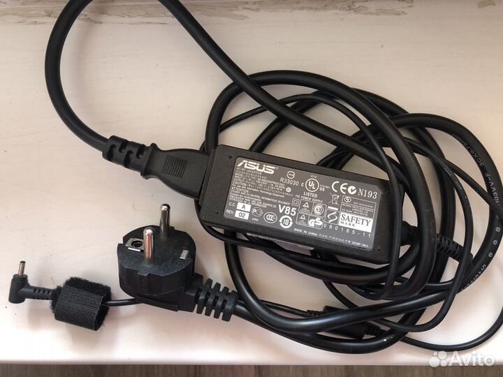 Блок питания адаптер зарядка для нетбука