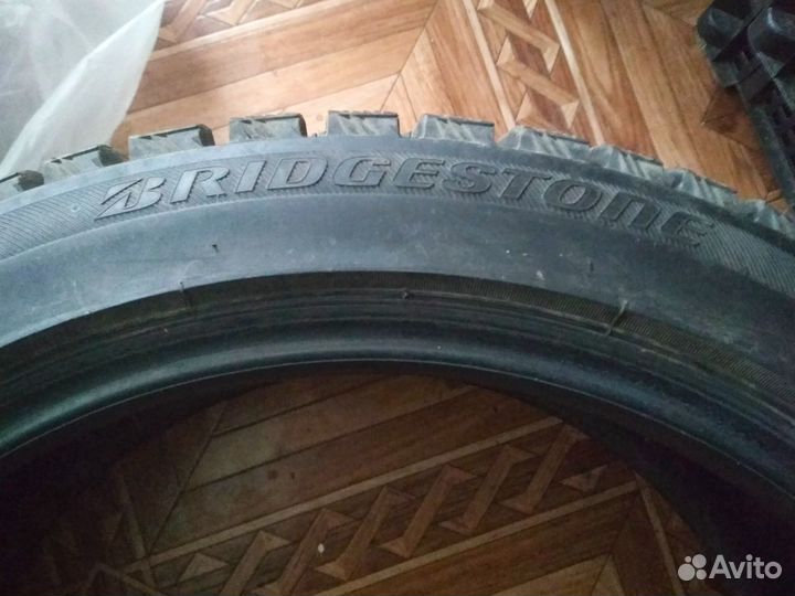 Bridgestone Blizzak Spike-01 215/45 R17 87T