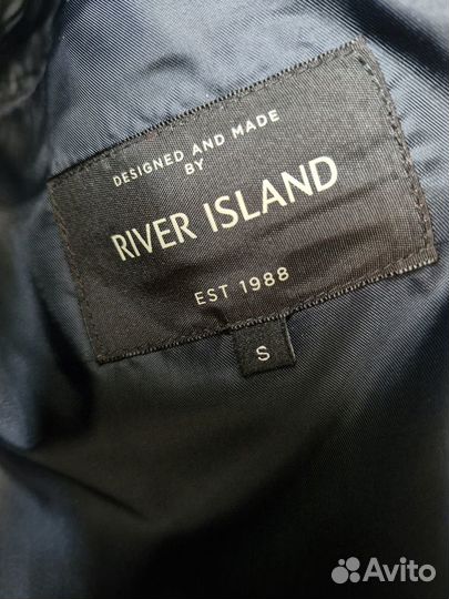 Отдам мужскую верхнюю одеждуriver island clothing