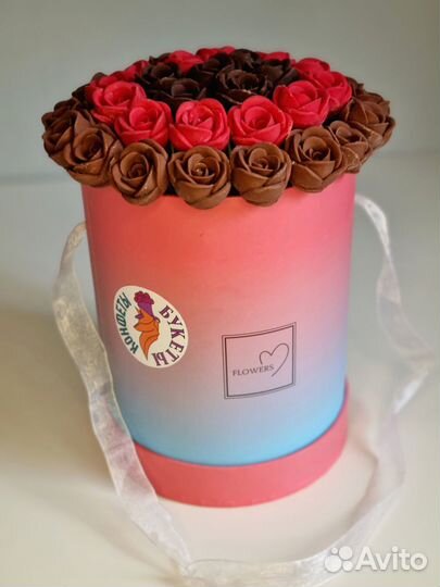 Розы из Трёх Видов Шоколада - 37 шт в Коробке