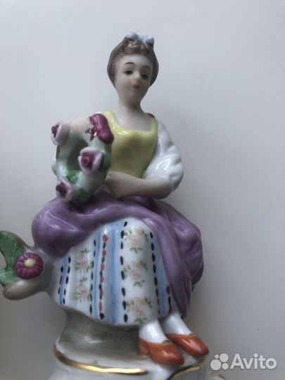 Две парные фарфоровые фигурки