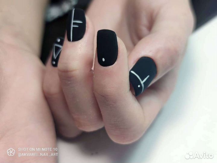 Маникюр и педикюр