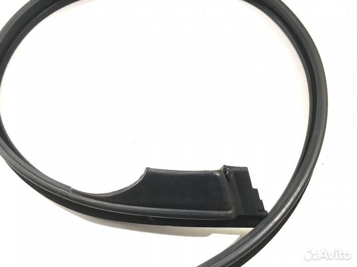 Уплотнитель передний левый BMW 5 E60